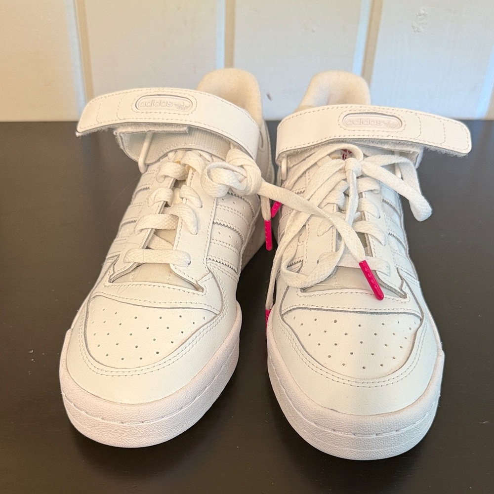 Adidas Originals Forum Low - Women’s sz 9.5 - White/Shock Pink